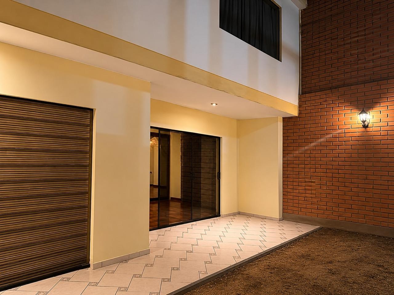 Antes — patio sin remodelar